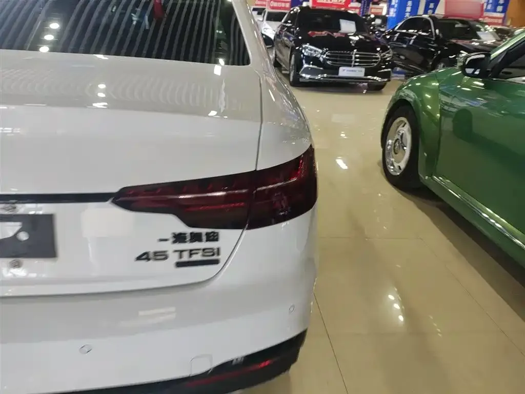 Audi A4L 2023 из CN, фото 8