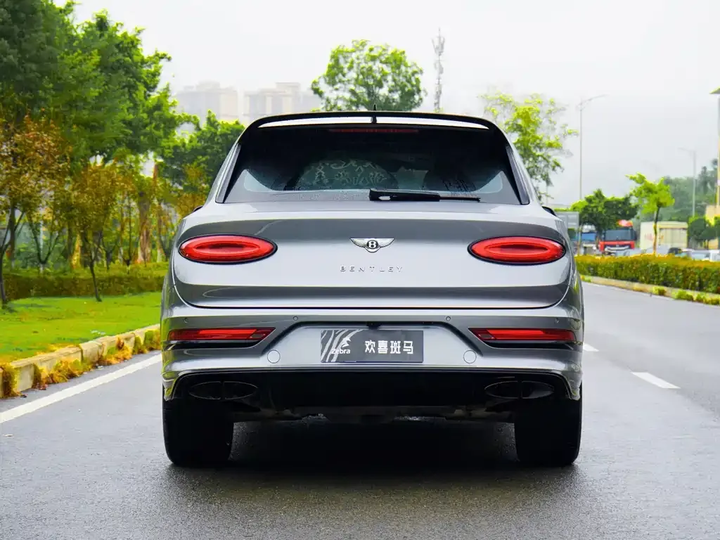 Bentley Bentayga 2023 из CN, фото 5