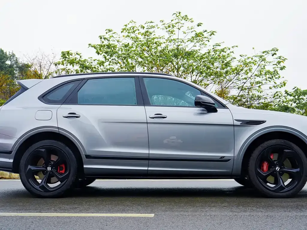 Bentley Bentayga 2023 из CN, фото 8