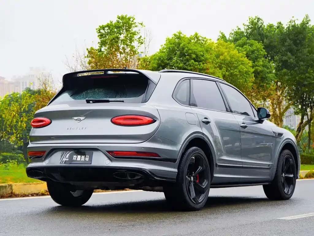 Bentley Bentayga 2023 из CN, фото 9