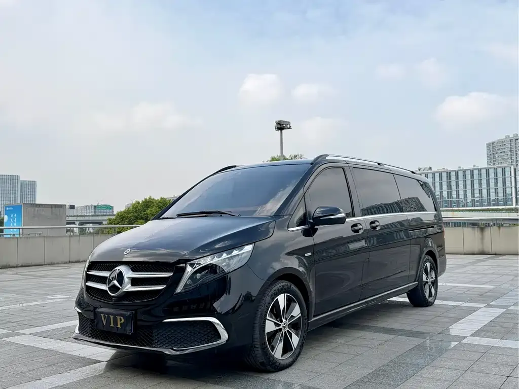 Mercedes-Benz V-Class — фото 1