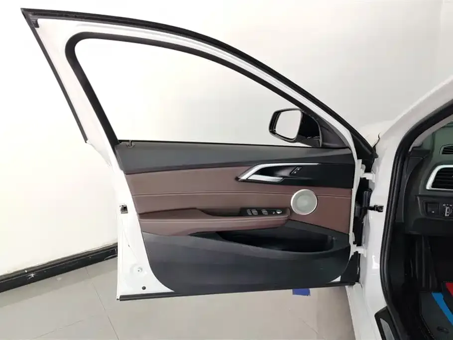BMW 1 Series 2021 из CN, фото 7