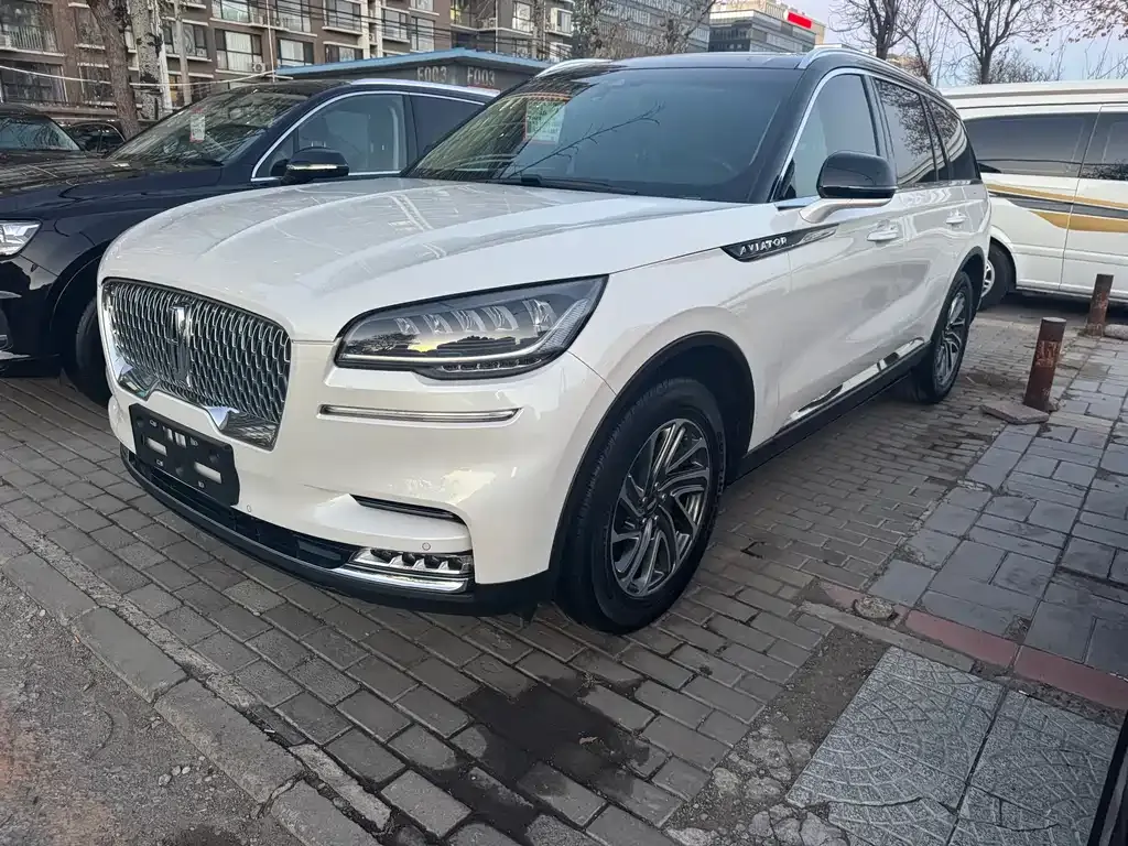 Lincoln Aviator 2023 из CN, фото 1