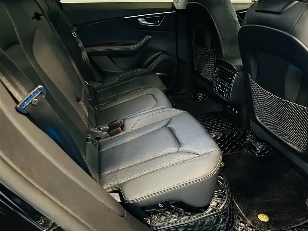 Audi Q8 2025 из CN, фото 8