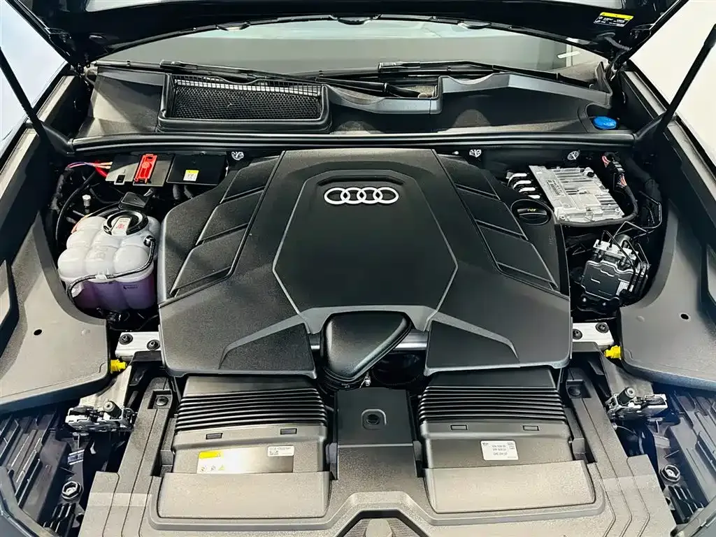 Audi Q8 2025 из CN, фото 9