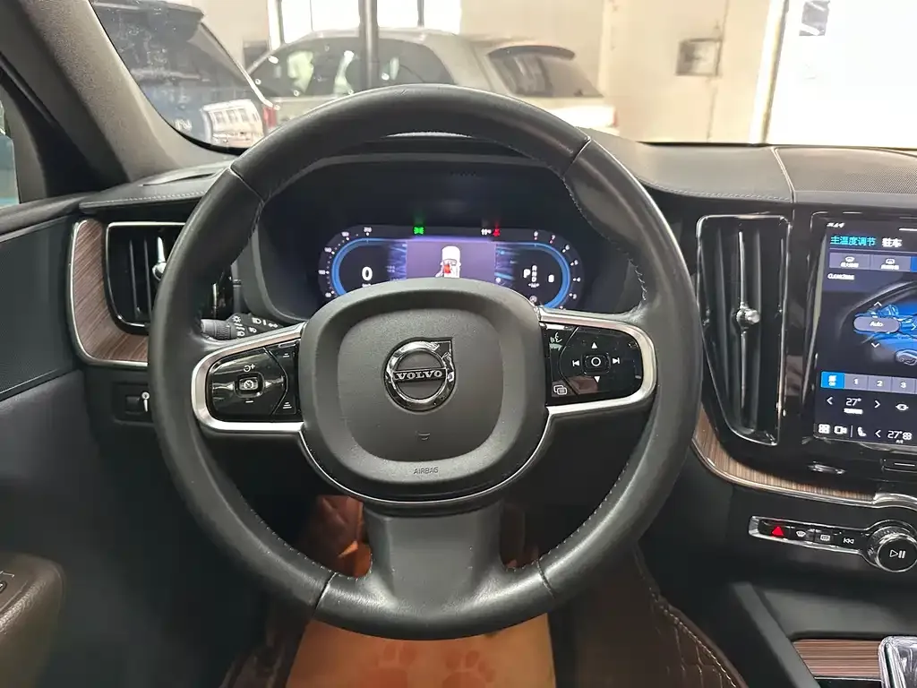 Volvo XC60 2021 из CN, фото 7