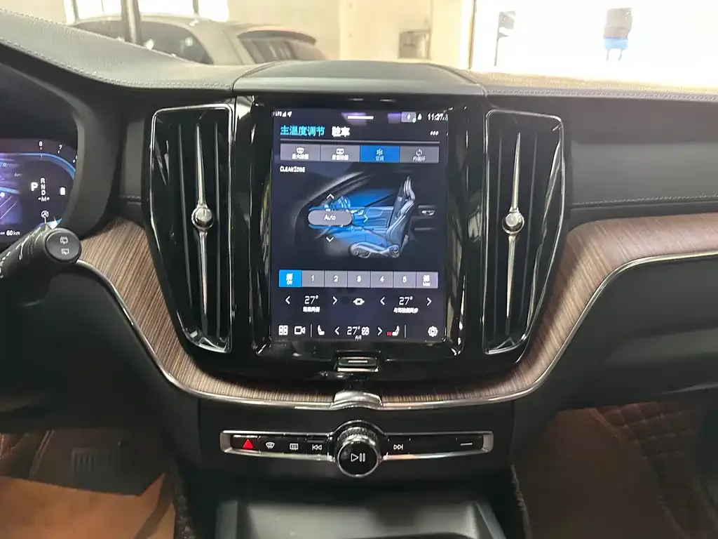 Volvo XC60 2021 из CN, фото 8