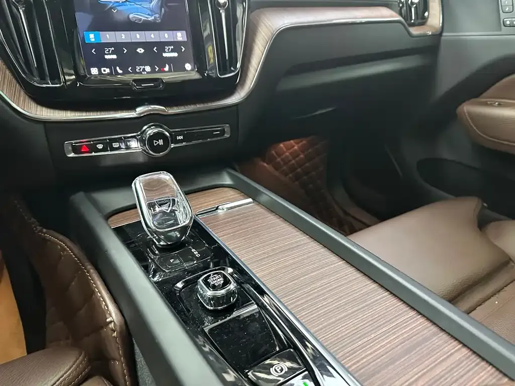 Volvo XC60 2021 из CN, фото 9