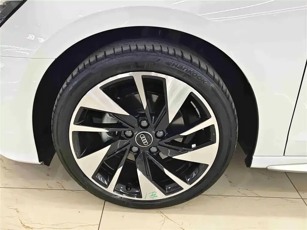 Audi A3 2023 из CN, фото 3