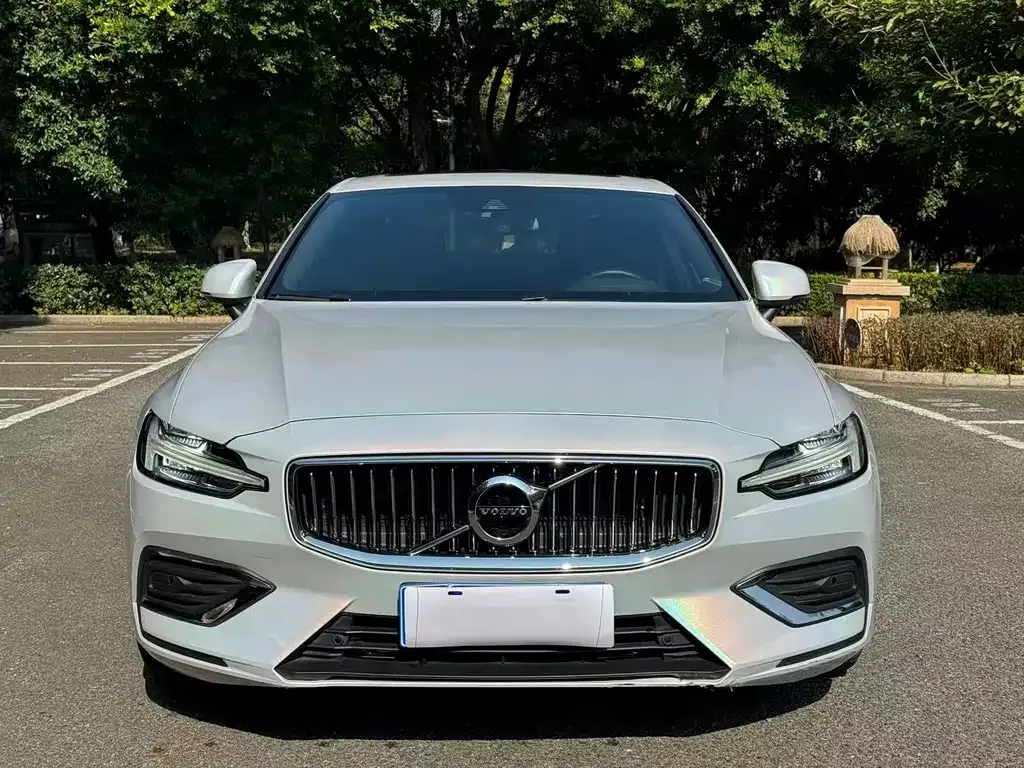 Volvo S60 2022 из CN, фото 3