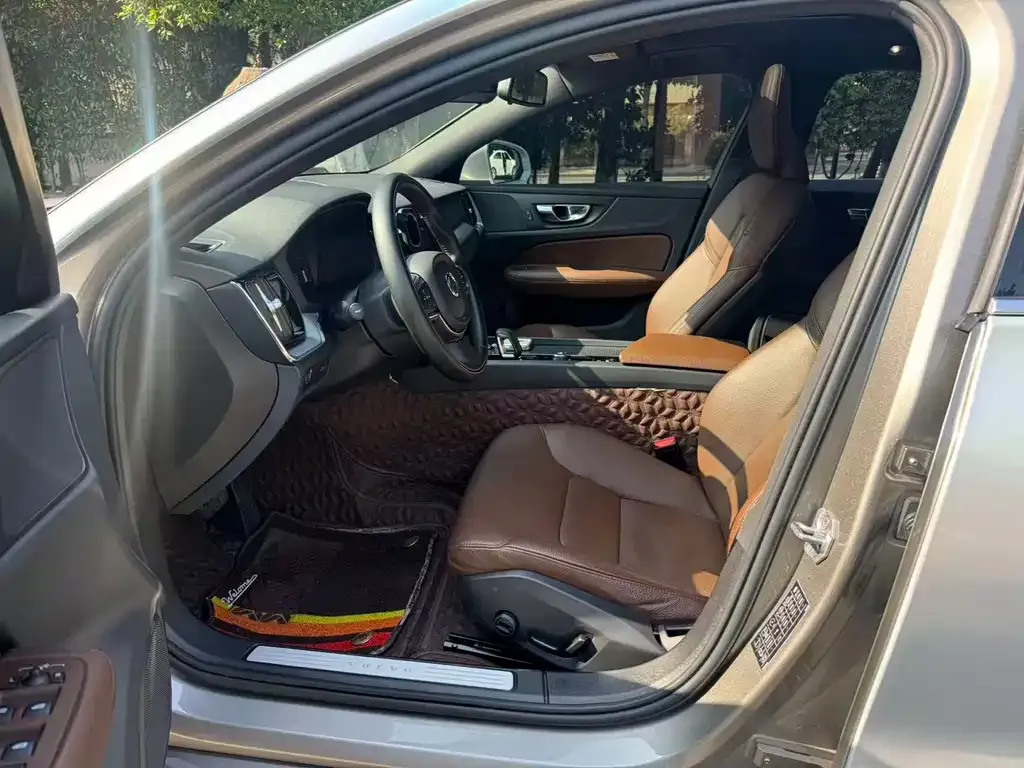Volvo S60 2022 из CN, фото 5