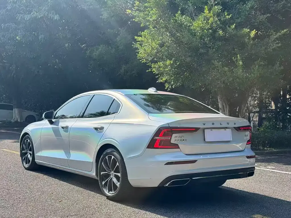 Volvo S60 2022 из CN, фото 8