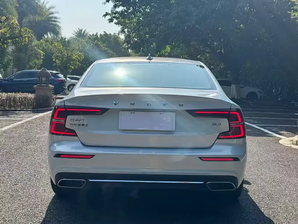Volvo S60 2022 из CN, фото 2
