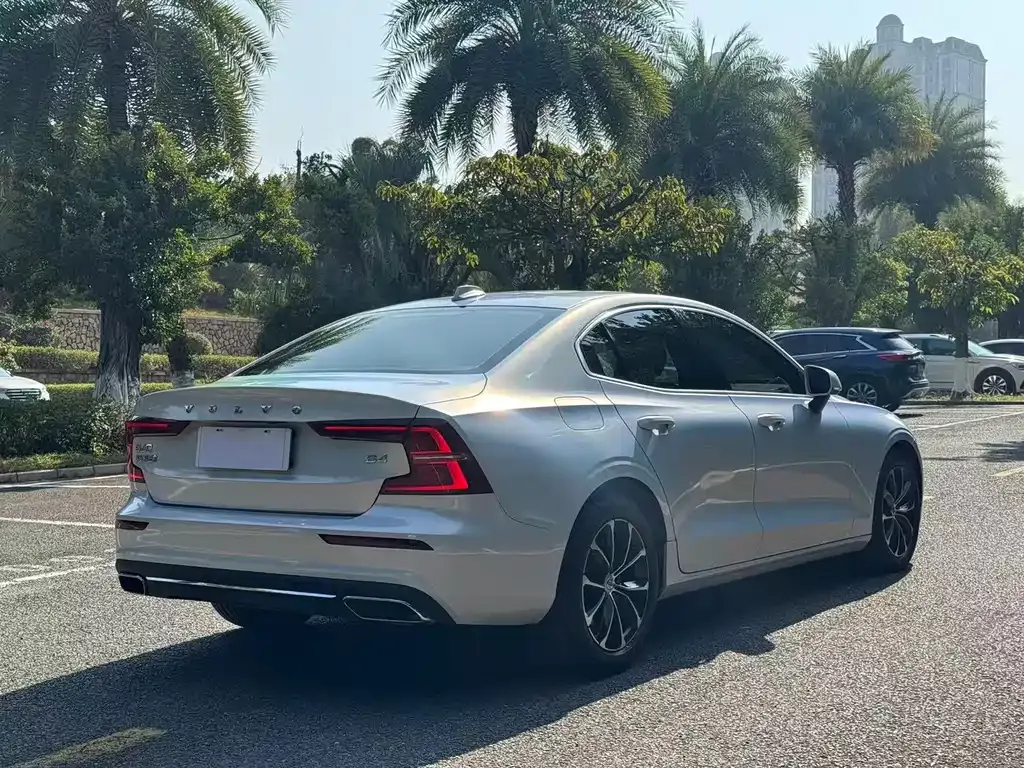 Volvo S60 2022 из CN, фото 9