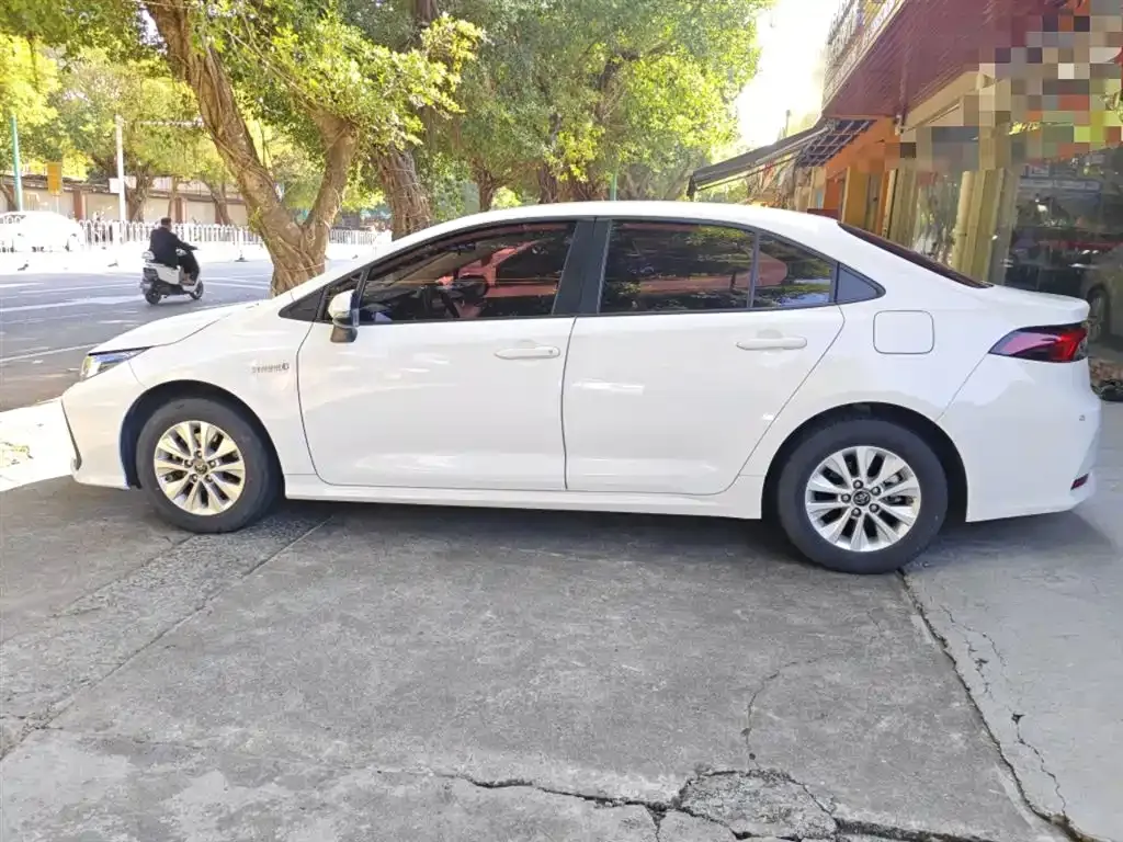 Toyota Corolla — фото 5