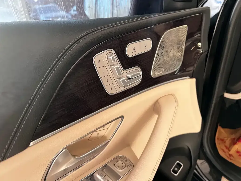 Mercedes-Benz GLS — фото 6