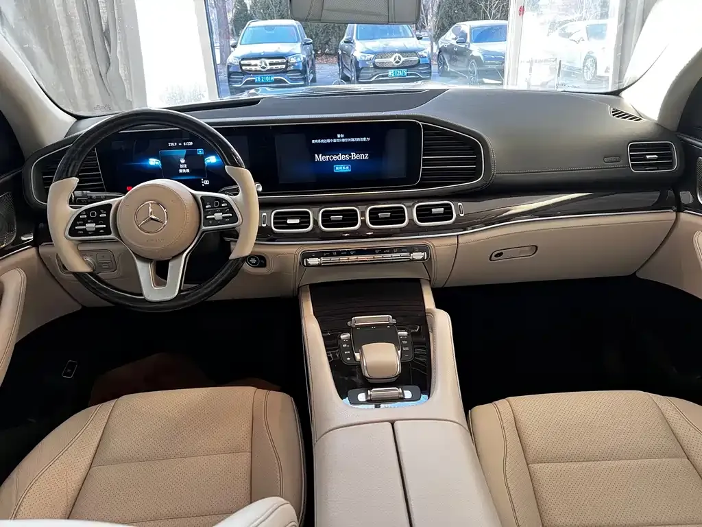 Mercedes-Benz GLS — фото 9
