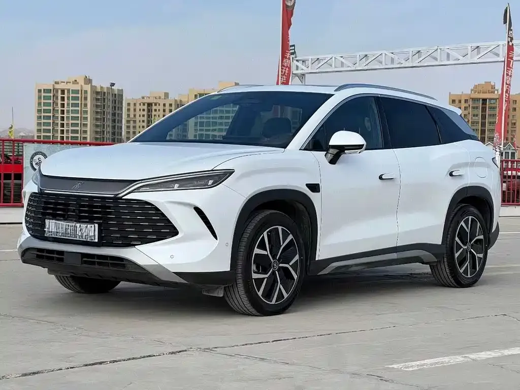 BYD L DM-i — фото 1