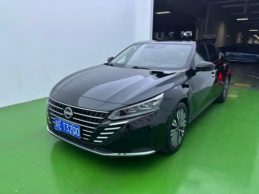 Nissan Teana — фото 1