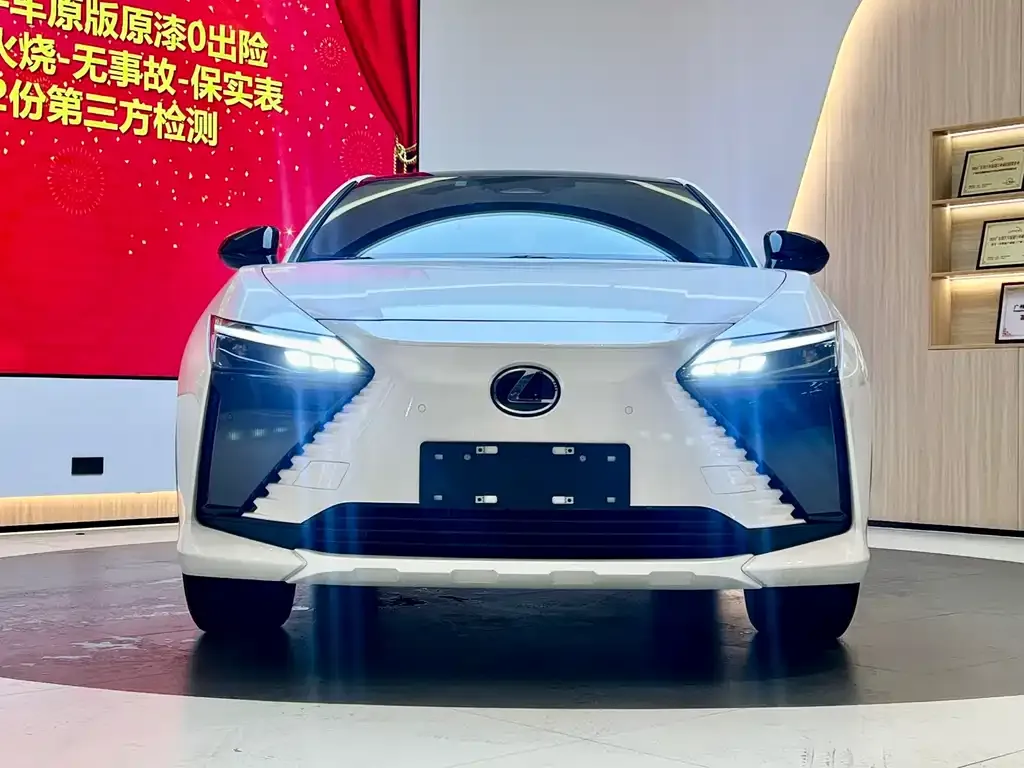 Lexus RZ — фото 3