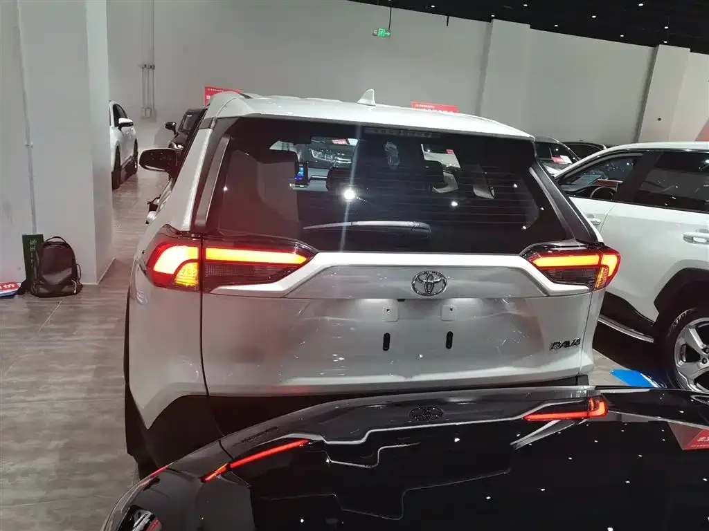 Toyota RAV4 2021 из CN, фото 4