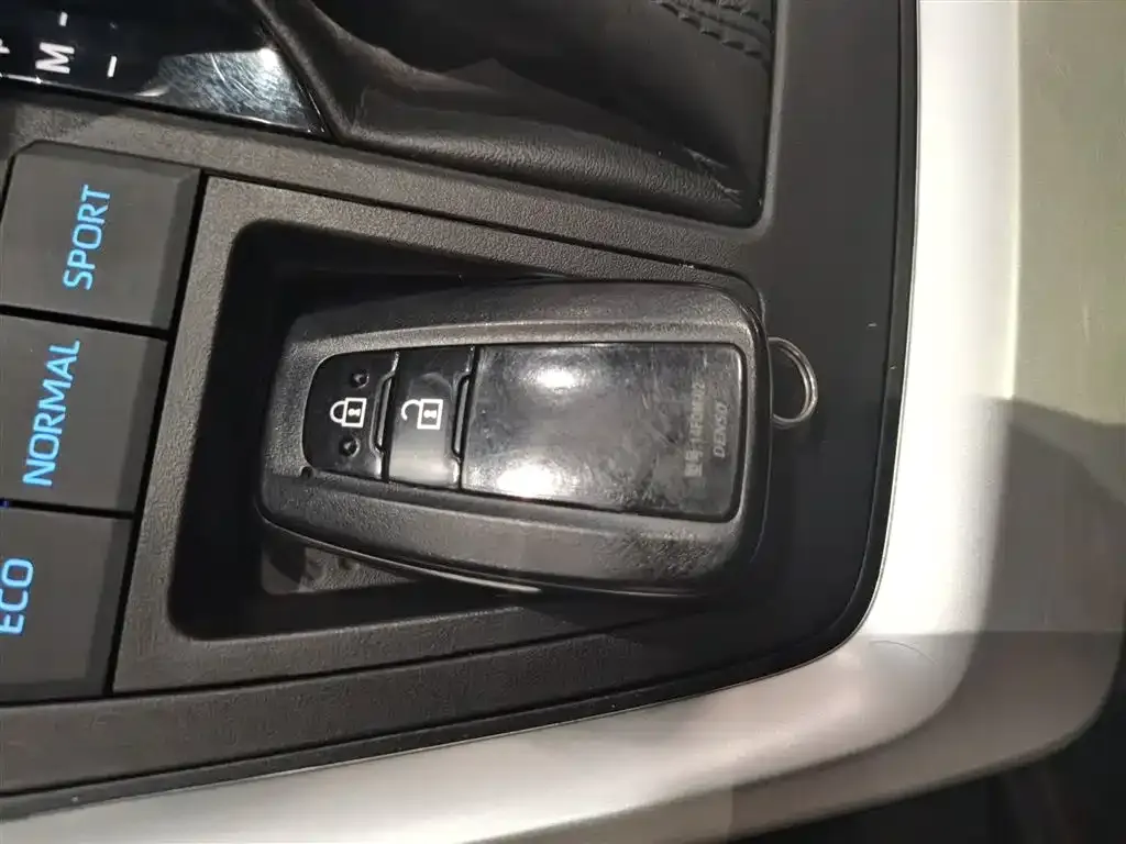 Toyota RAV4 2021 из CN, фото 8