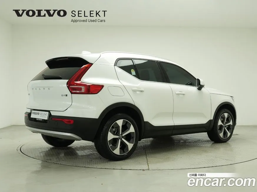 Volvo XC40 — фото 3