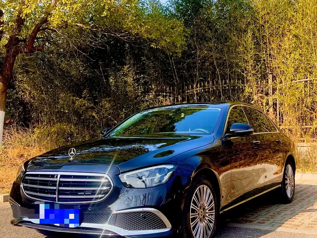 Mercedes-Benz E-Class — фото 1