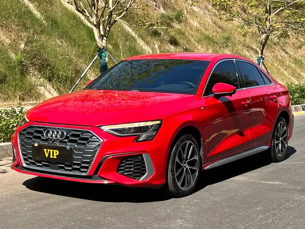 Audi A3 — фото 1
