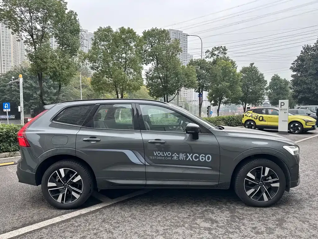 Volvo XC60 2025 из CN, фото 6