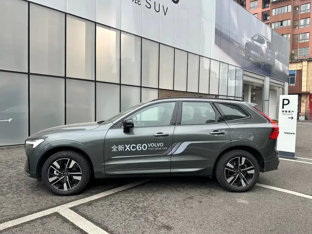 Volvo XC60 2025 из CN, фото 9