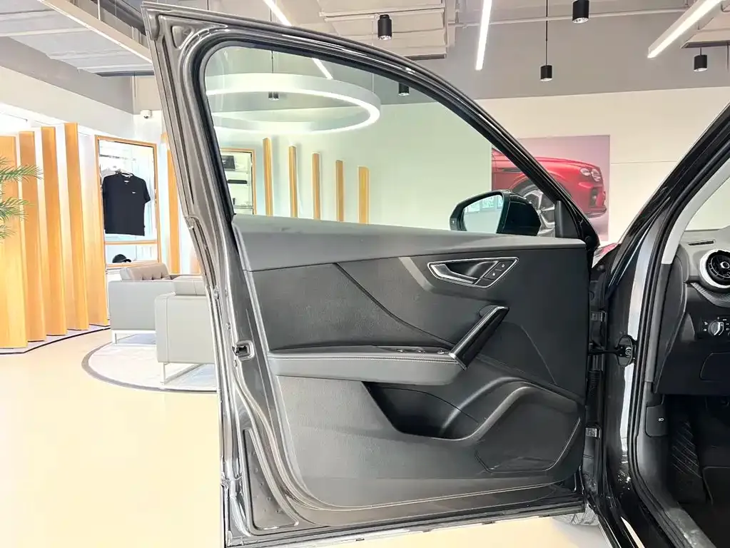 Audi Q2L 2023 из CN, фото 5