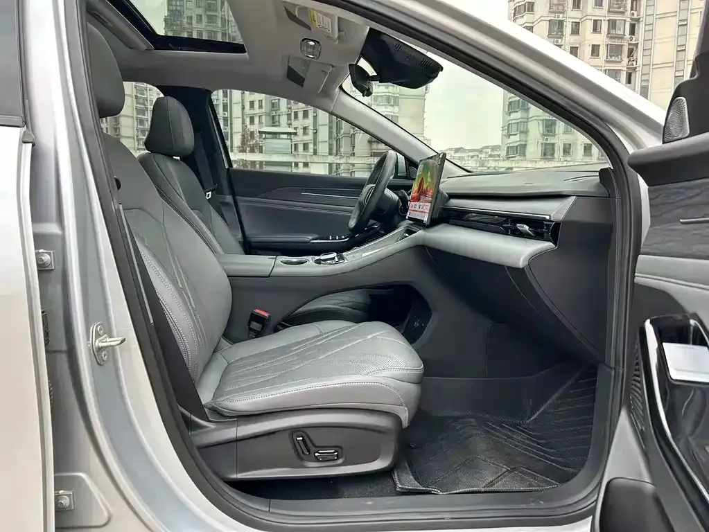 Geely Galaxy L6 — фото 9
