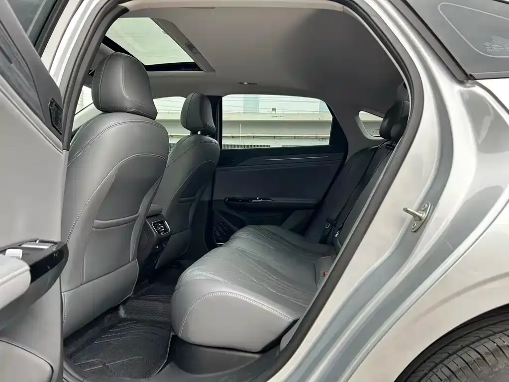 Geely Galaxy L6 — фото 3