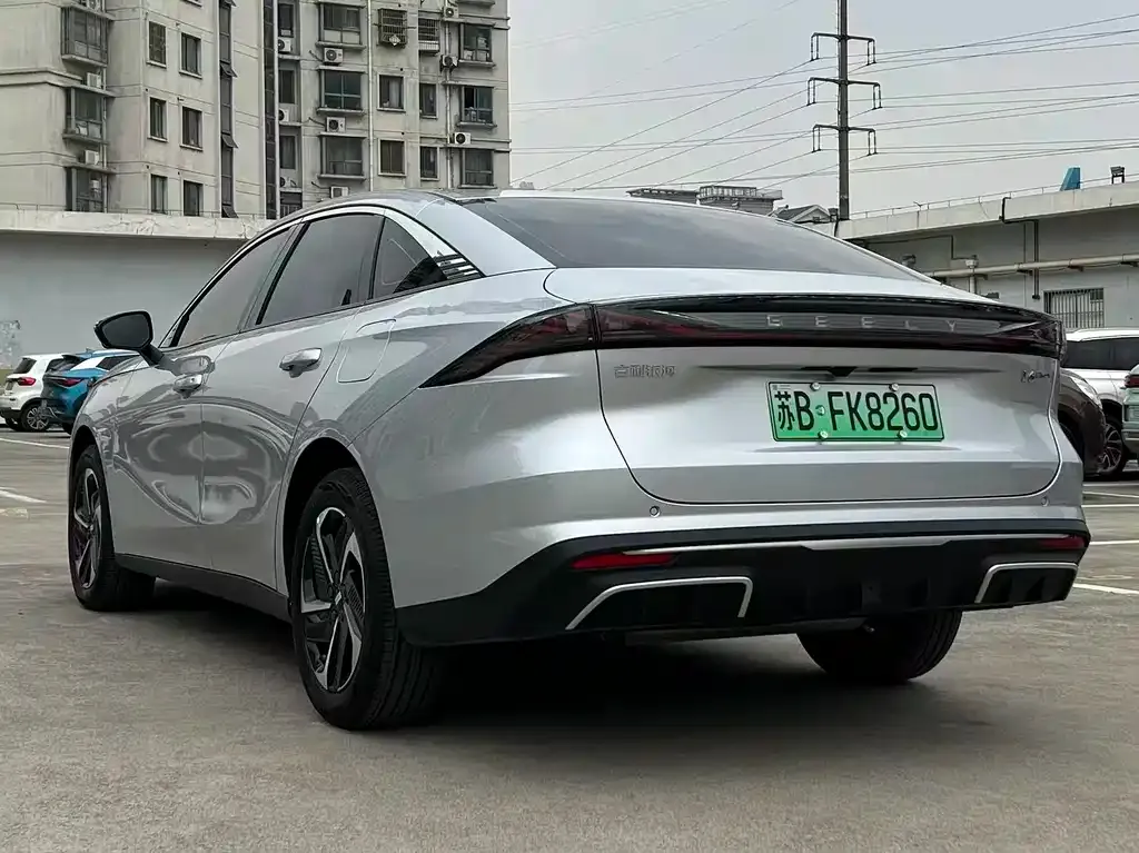 Geely Galaxy L6 — фото 8