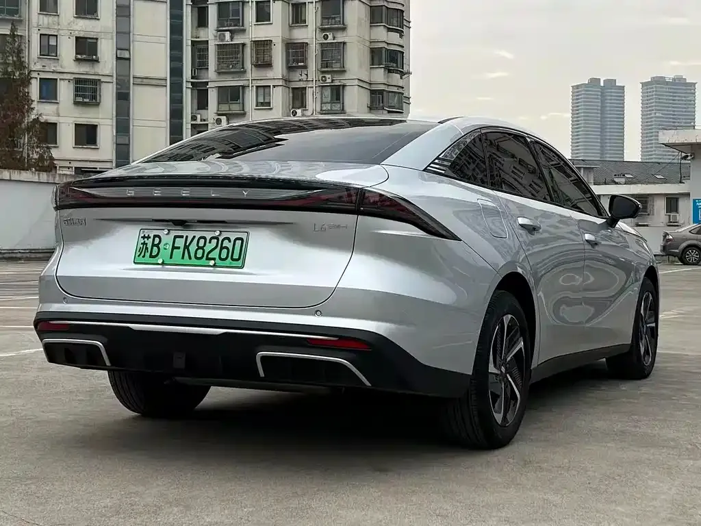 Geely Galaxy L6 — фото 5