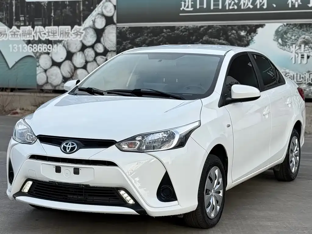 Toyota Yaris L — фото 2