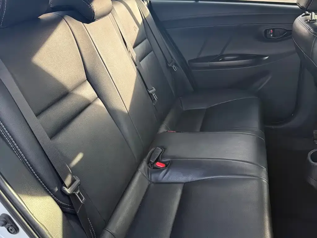 Toyota Yaris L — фото 6