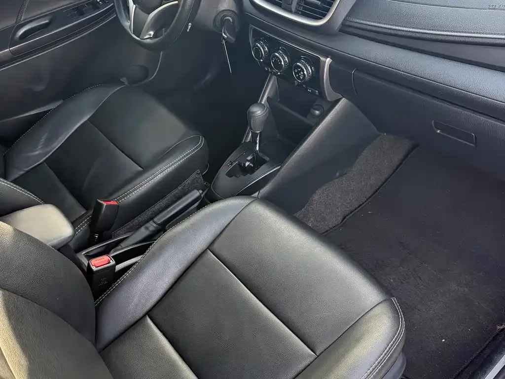 Toyota Yaris L — фото 7