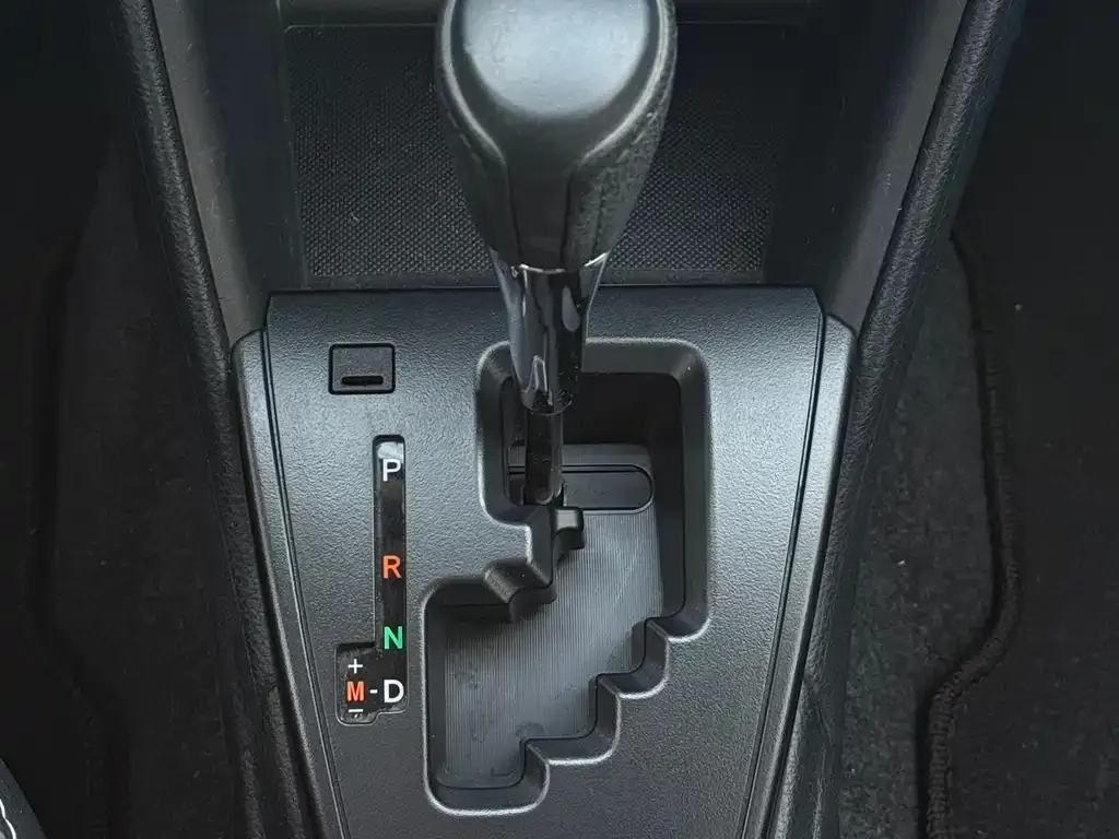 Toyota Yaris L — фото 9