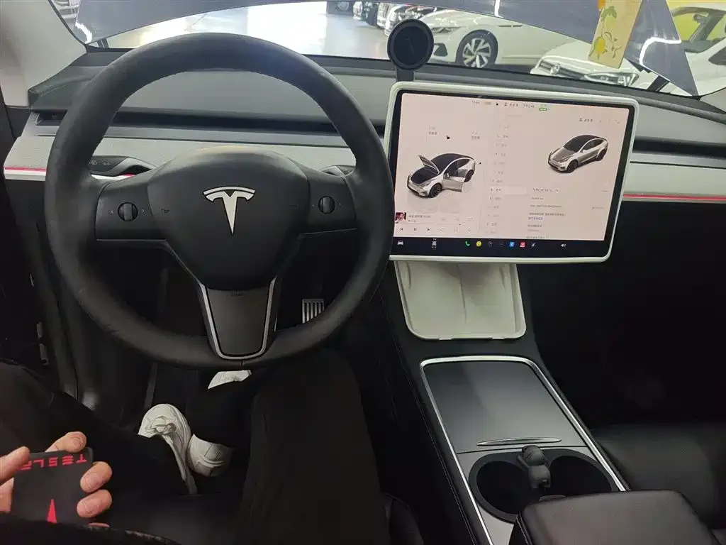 Tesla Model Y — фото 4