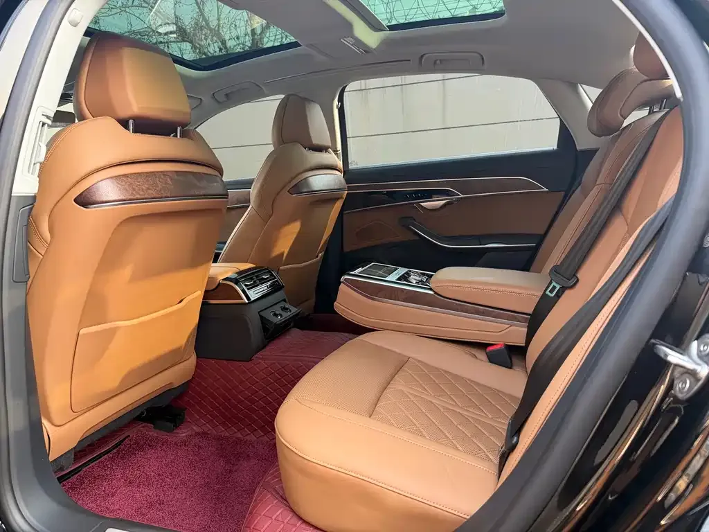 Audi A8 2021 из CN, фото 4