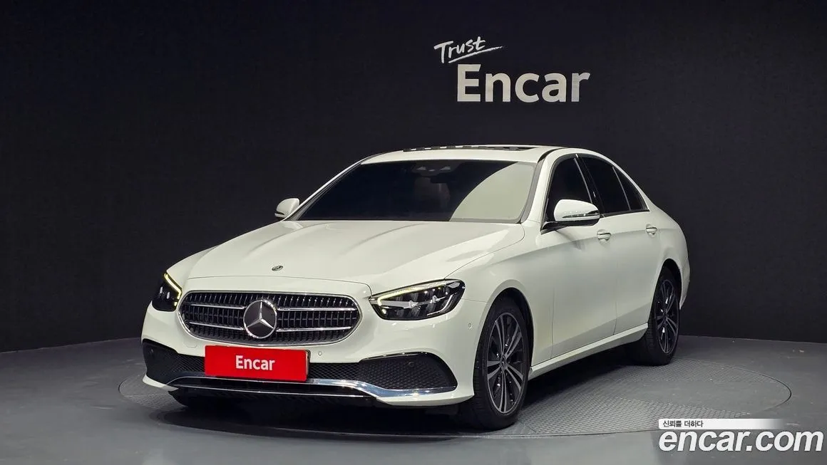 Mercedes-Benz E-Class — фото 1