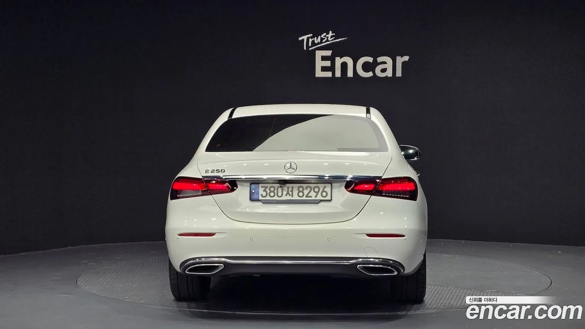 Mercedes-Benz E-Class — фото 4
