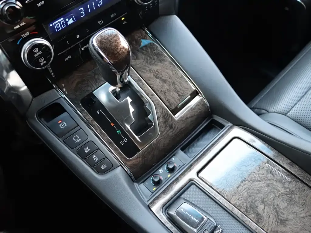 Toyota Alphard 2022 из CN, фото 9