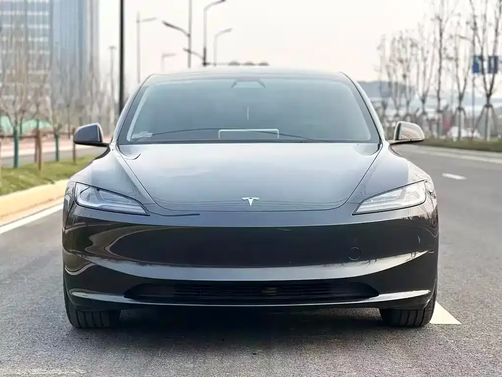 Tesla Model 3 — фото 2