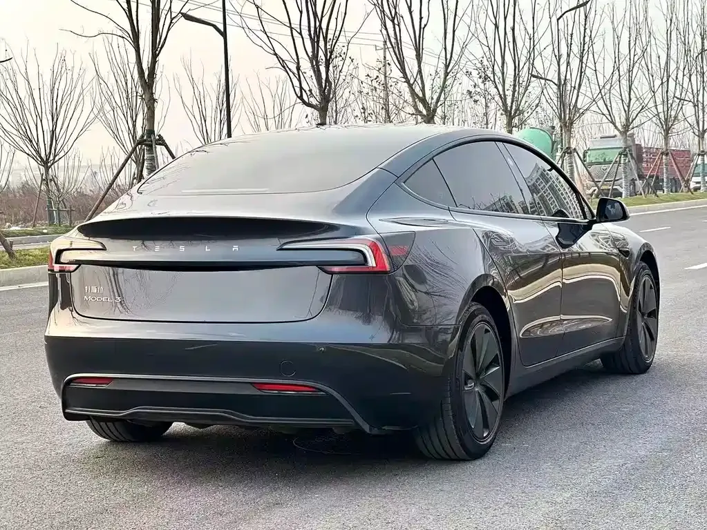 Tesla Model 3 — фото 9