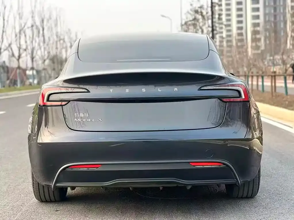 Tesla Model 3 — фото 5