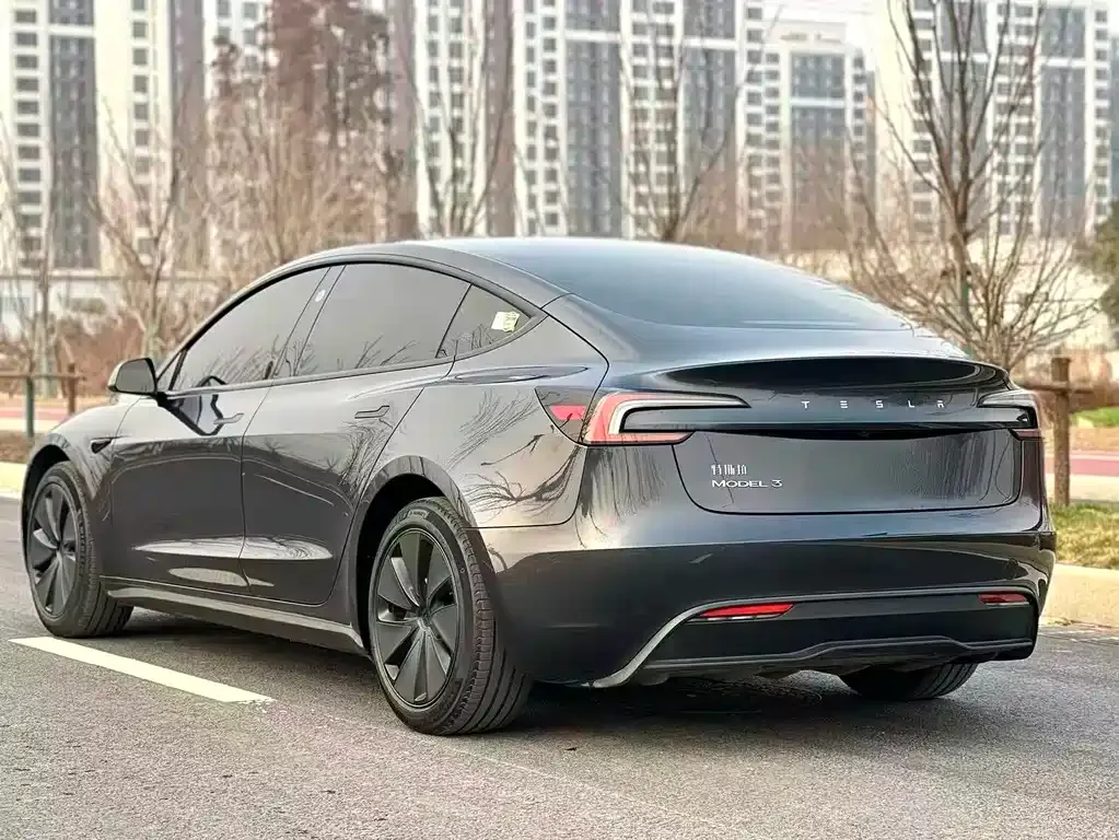 Tesla Model 3 — фото 10