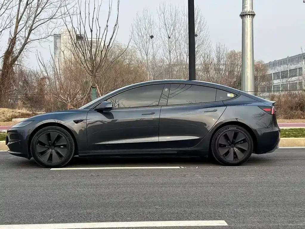 Tesla Model 3 — фото 6